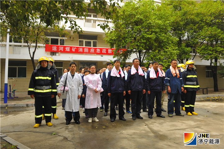 图一：2019年4月23日，运河煤矿举办地面消防应急演练（徐秀娇）.jpg