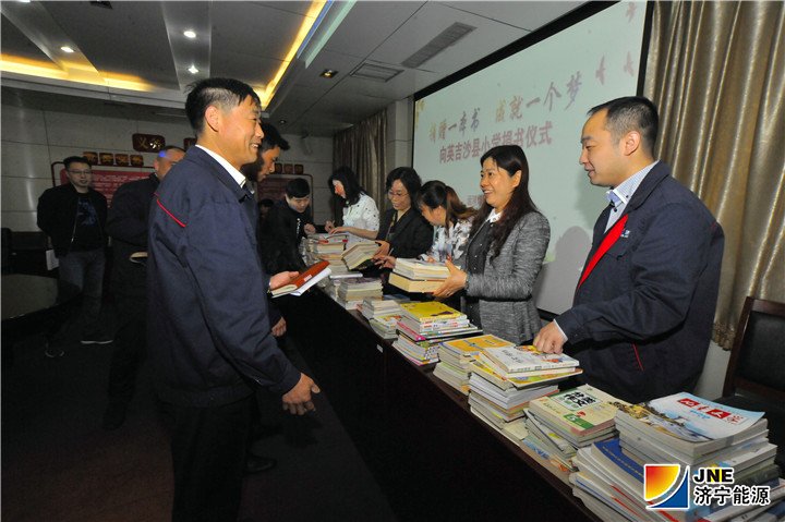 2019年5月6日，运河煤矿组织开展献爱心捐书活动(张弘 徐秀娇）.jpg