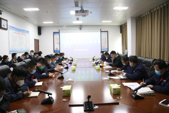 济矿物流召开2021年度首次大学生座谈会