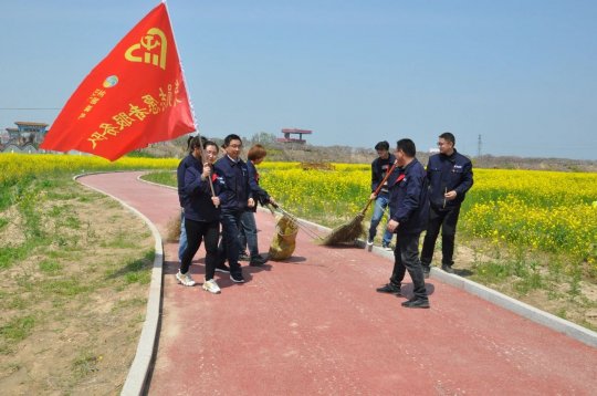 我是党员我先行--花园煤矿党员志愿者服务在行动