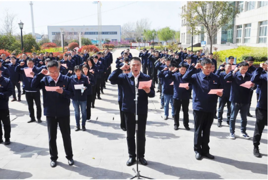 花园煤矿：举行“打造千亿级集团 我来担当我来干”集体宣誓暨签字仪式