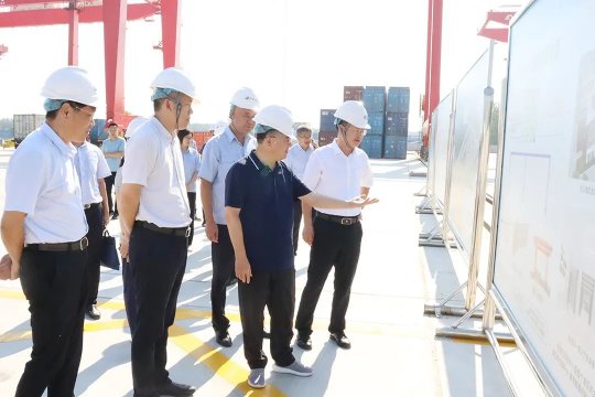 王宏伟到龙拱港调研港航物流产业在建重点项目