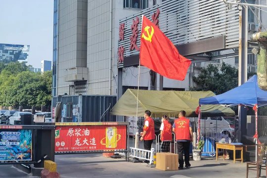 济宁能源组织党员干部以战斗姿态筑牢社区疫情“防火墙”